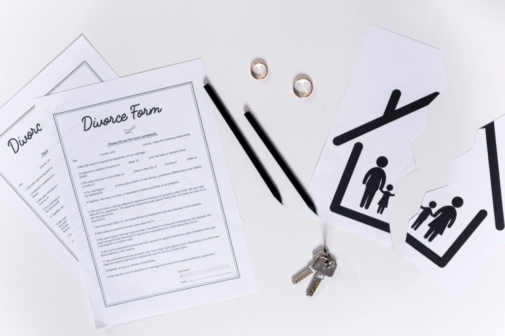 Divorce forms with house keys